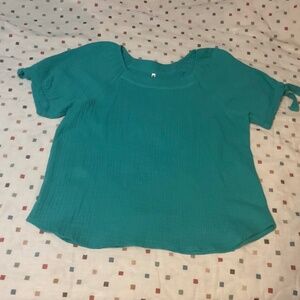 Leo & Nicole Size PM solid Green short sleeve pre-owned